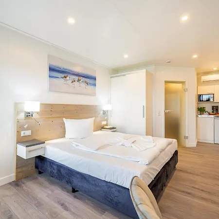 Waterfront Apartment *